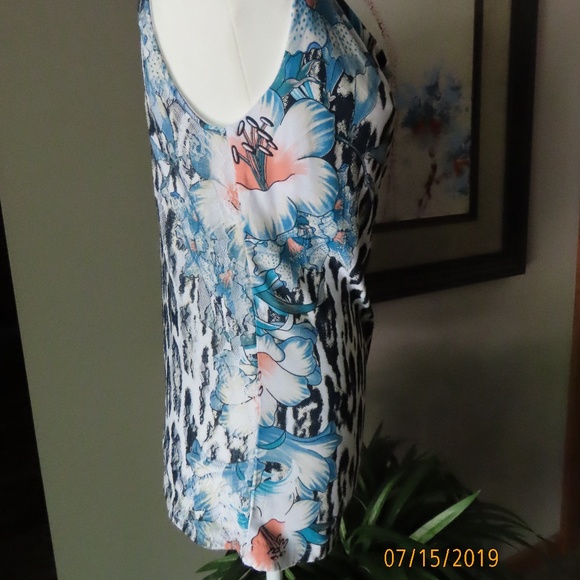 Sleeveless embellished drape neck top w/lacey back - Picture 5 of 6